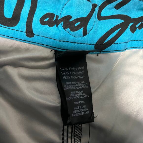 New with Tags Maui and Sons Shark Board Shorts Swim Retro Men’s 34 - Picture 8 of 9